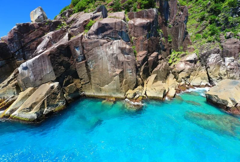 無料壁紙 青すぎ！。PCとデスクトップ壁紙に最適な4K高画質の無料壁紙。三重県尾鷲市のオハイで撮影したフリー写真素材