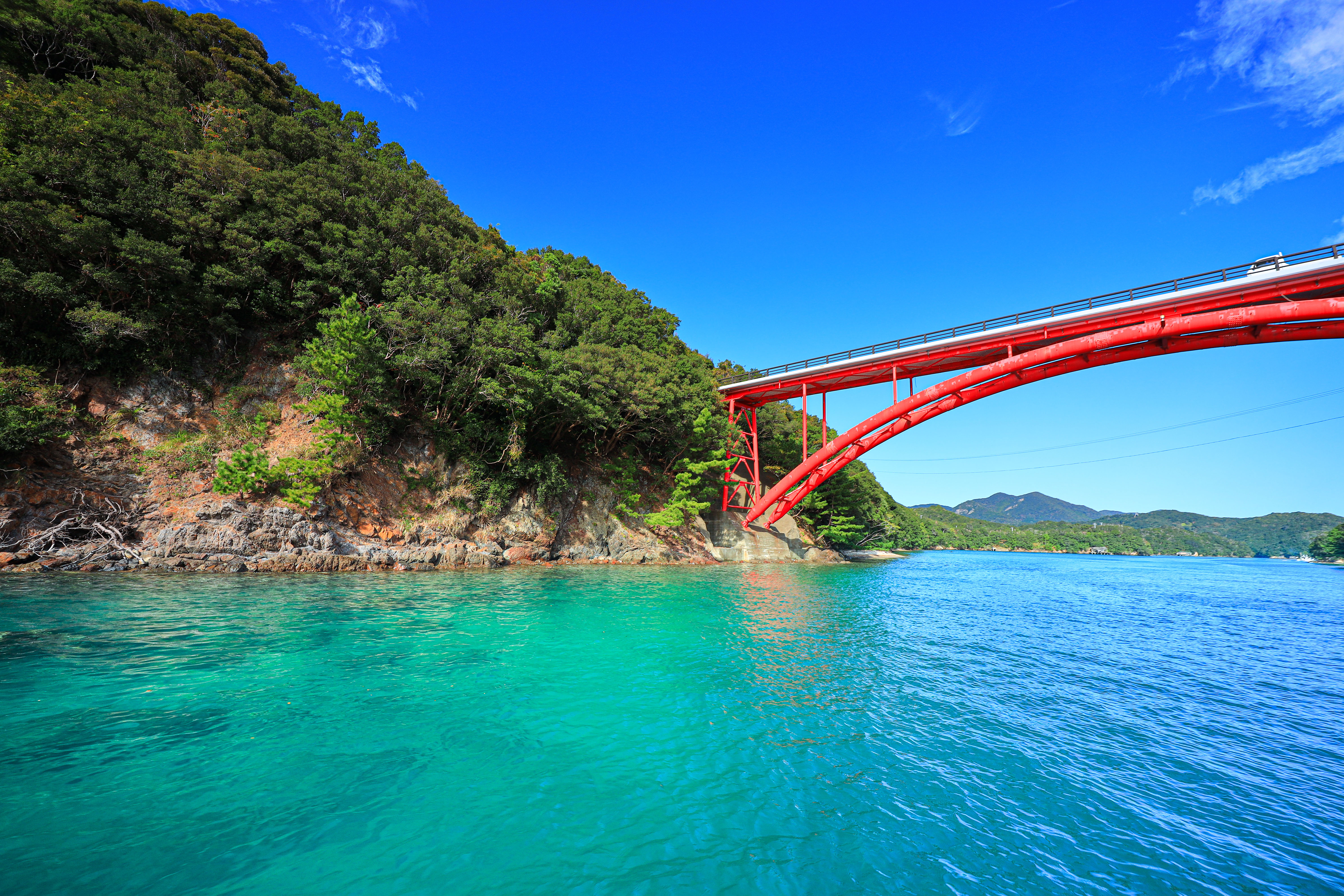 阿曽浦大橋の下から海を眺める(三重県南伊勢町・親子大橋)