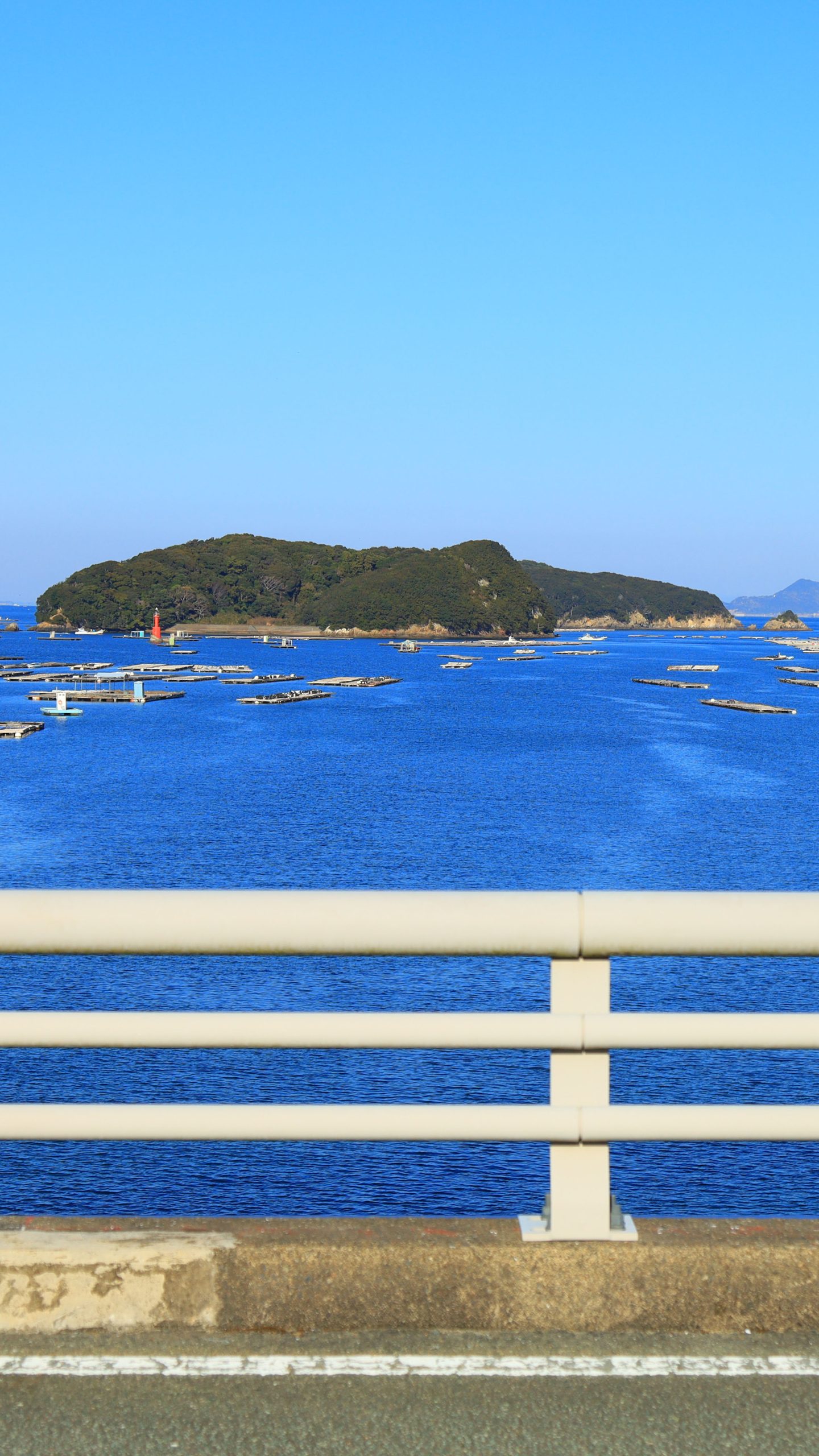 無料壁紙 麻生の浦大橋からの眺め。PCとデスクトップ壁紙に最適な4K高画質の無料壁紙。三重県鳥羽市のパールロードで撮影したフリー写真素材