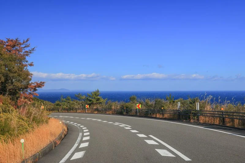 無料壁紙 パールロードから眺める海。PCとデスクトップ壁紙に最適な4K高画質の無料壁紙。三重県鳥羽市のパールロードで撮影したフリー写真素材