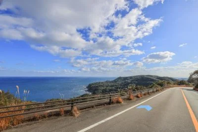 無料壁紙 パールロードと冬空。PCとデスクトップ壁紙に最適な4K高画質の無料壁紙。三重県鳥羽市のパールロードで撮影したフリー写真素材