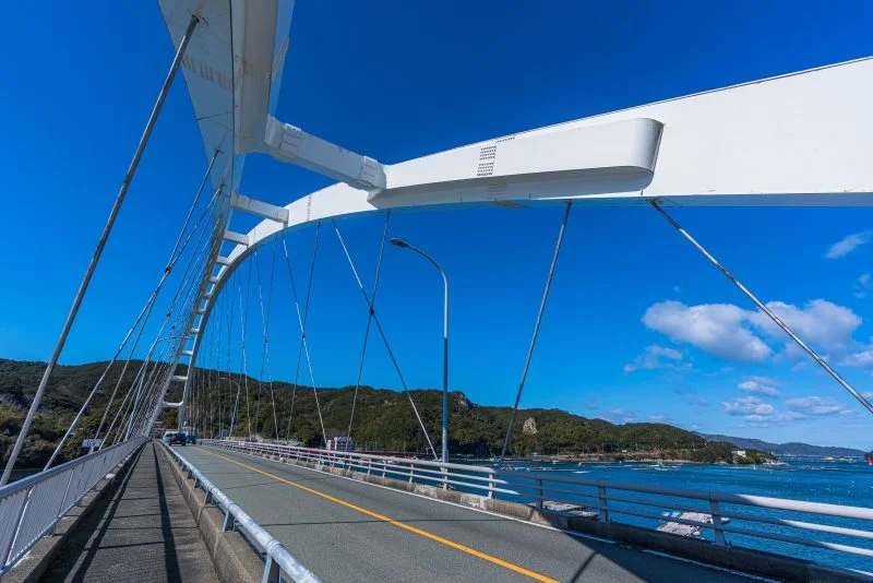 無料壁紙 麻生の浦大橋の中。PCとデスクトップ壁紙に最適な4K高画質の無料壁紙。三重県鳥羽市のパールロードで撮影したフリー写真素材