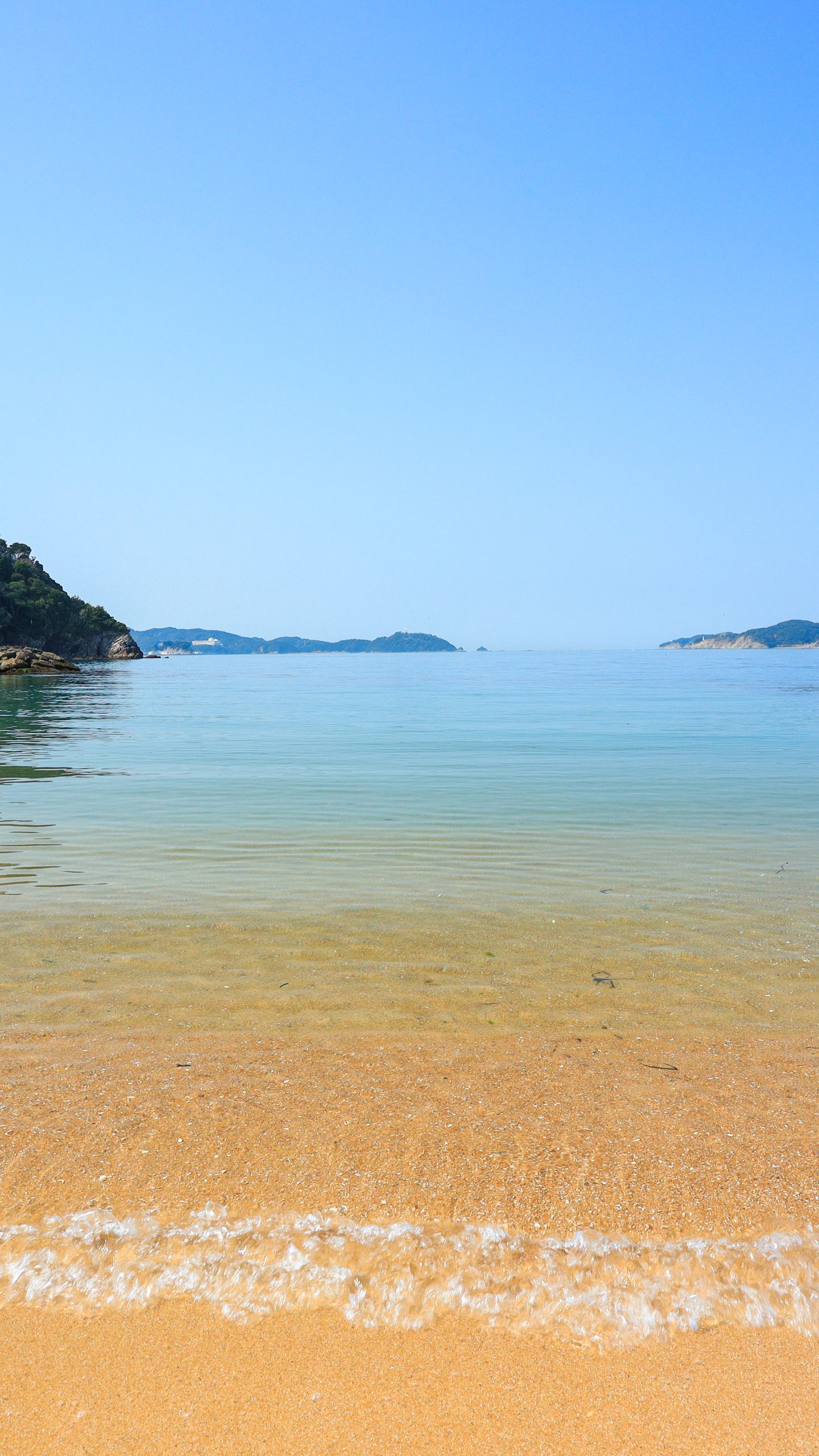 坂手海水浴場の波(三重県鳥羽市・坂手島)