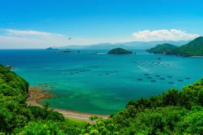 無料壁紙 錦湾と熊野灘。PCとデスクトップ壁紙に最適な4K高画質の無料壁紙。三重県大紀町の塩浜山村広場で撮影したフリー写真素材