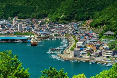 無料壁紙 大紀町錦の町並み。PCとデスクトップ壁紙に最適な4K高画質の無料壁紙。三重県大紀町の塩浜山村広場で撮影したフリー写真素材