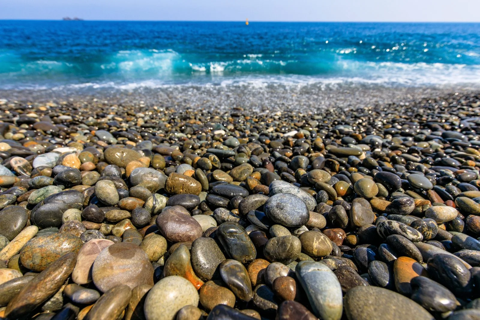 無料壁紙 御浜小石。PCとデスクトップ壁紙に最適な4K高画質の無料壁紙。三重県熊野市の七里御浜で撮影したフリー写真素材