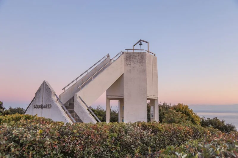 無料壁紙 常永久の鐘がある展望台。PCとデスクトップ壁紙に最適な4K高画質の無料壁紙。三重県鳥羽市の菅崎園地（春雨展望台）で撮影したフリー写真素材