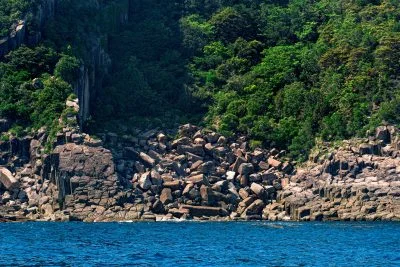 無料壁紙 熊野カルデラの痕跡。PCとデスクトップ壁紙に最適な4K高画質の無料壁紙。三重県熊野市の楯ヶ崎観光遊覧で撮影したフリー写真素材