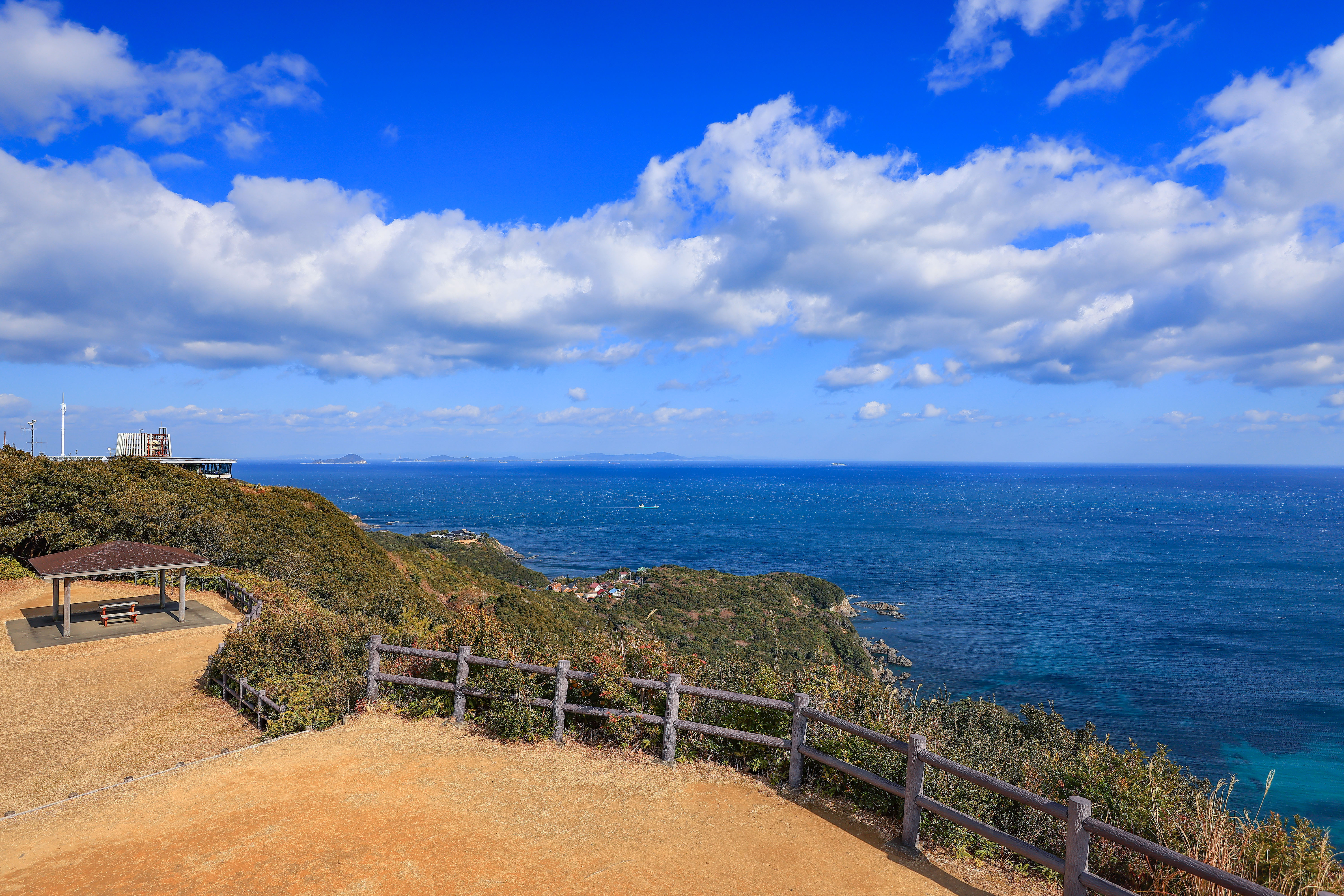 無料壁紙 箱田山園地から眺める海。PCとデスクトップ壁紙に最適な4K高画質の無料壁紙。三重県鳥羽市の鳥羽展望台で撮影したフリー写真素材