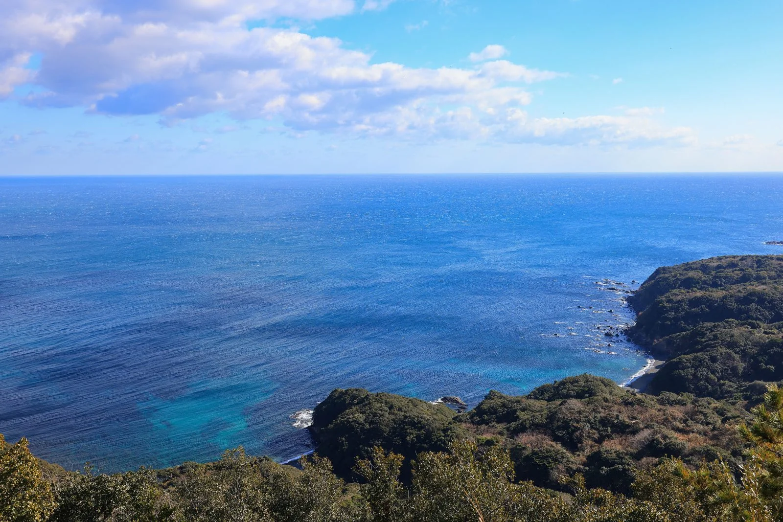 無料壁紙 箱田山園地から眺める太平洋。PCとデスクトップ壁紙に最適な4K高画質の無料壁紙。三重県鳥羽市の鳥羽展望台で撮影したフリー写真素材