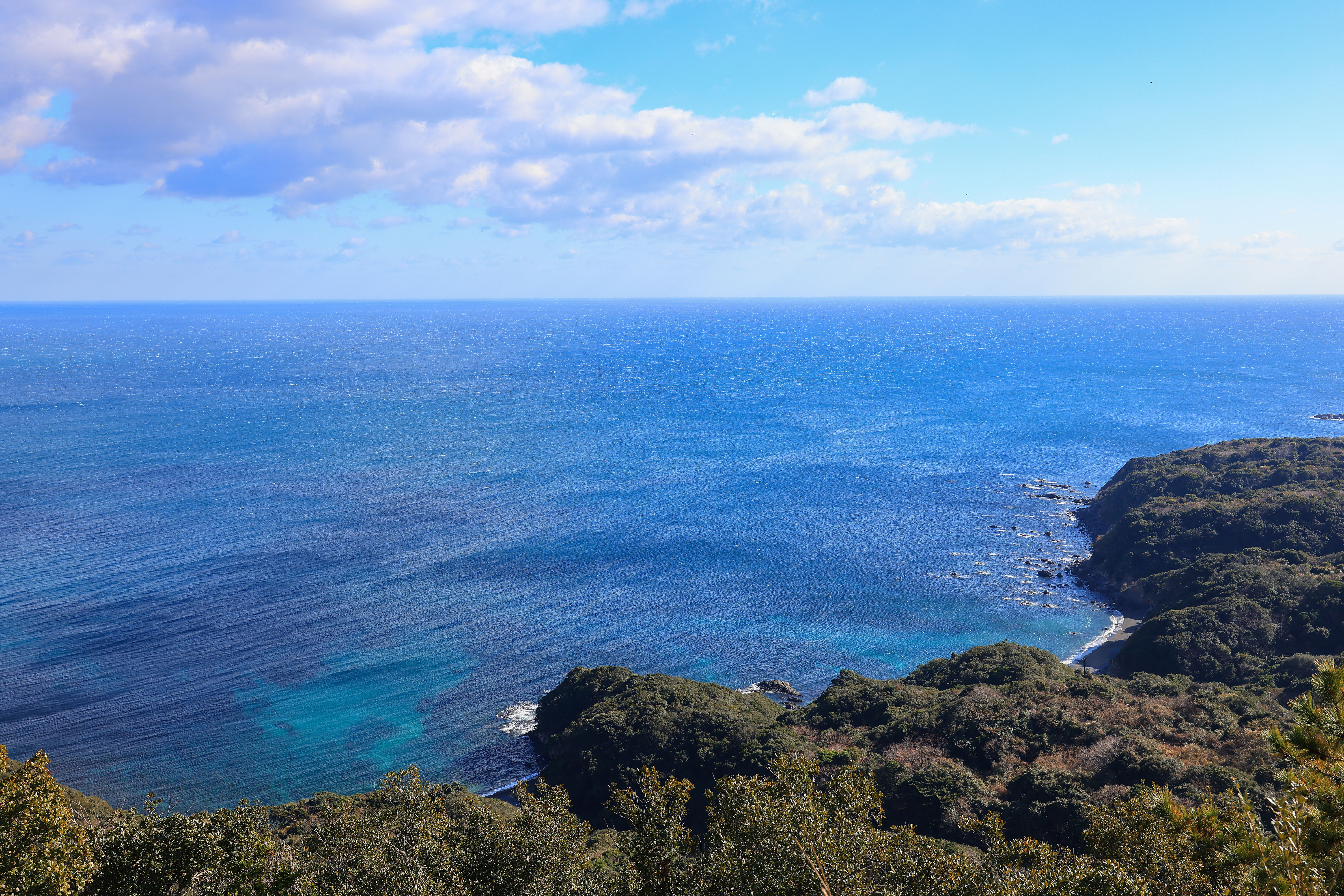 無料壁紙 箱田山園地から眺める太平洋。PCとデスクトップ壁紙に最適な4K高画質の無料壁紙。三重県鳥羽市の鳥羽展望台で撮影したフリー写真素材