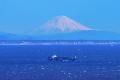 無料壁紙 展望台から眺める積雪の富士山。PCとデスクトップ壁紙に最適な4K高画質の無料壁紙。三重県鳥羽市の鳥羽展望台で撮影したフリー写真素材