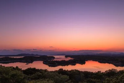 無料壁紙 英虞湾マジックアワー。PCとデスクトップ壁紙に最適な4K高画質の無料壁紙。三重県志摩市のともやま公園（桐垣展望台）で撮影したフリー写真素材