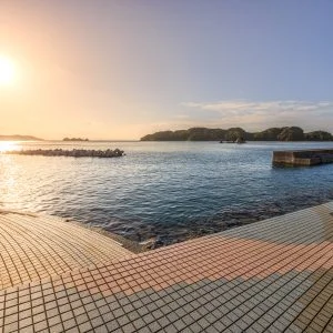 無料壁紙 サンビーチ桃取から眺める夕焼け。PCとデスクトップ壁紙に最適な4K高画質の無料壁紙。三重県鳥羽市の答志島で撮影したフリー写真素材