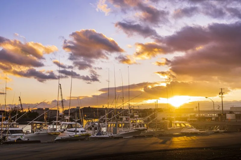 無料壁紙 停泊する船。PCとデスクトップ壁紙に最適な4K高画質の無料壁紙。三重県津市の津なぎさまちで撮影したフリー写真素材