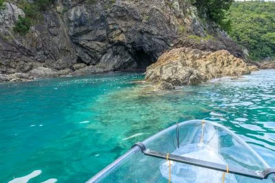 無料壁紙 クリアシーカヤックで遊覧。PCとデスクトップ壁紙に最適な4K高画質の無料壁紙。三重県紀北町の城ノ浜プール＆ビーチで撮影したフリー写真素材