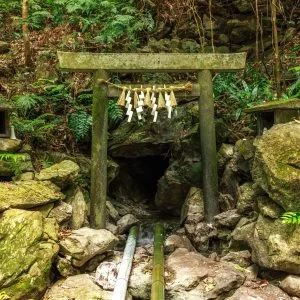 天の岩戸（恵利原の水穴）のフリー写真素材