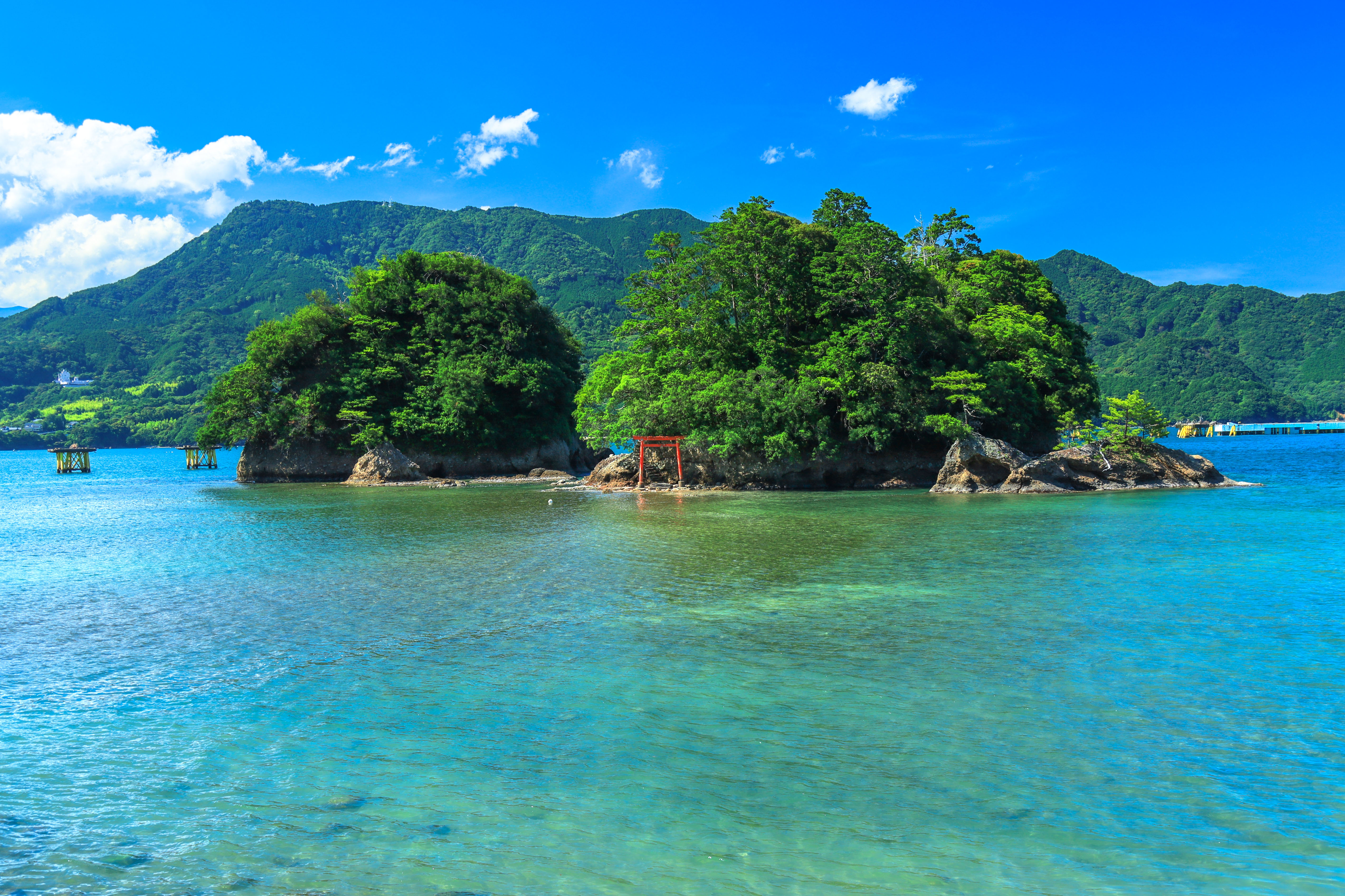島の全貌(三重県尾鷲市・弁財島)