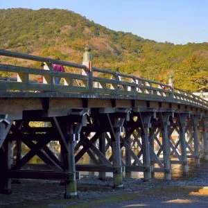 無料壁紙 宇治橋と紅葉。PCとデスクトップ壁紙に最適な4K高画質の無料壁紙。三重県伊勢市の伊勢神宮で撮影したフリー写真素材