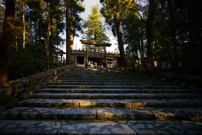 無料壁紙 内宮の正殿。PCとデスクトップ壁紙に最適な4K高画質の無料壁紙。三重県伊勢市の伊勢神宮で撮影したフリー写真素材