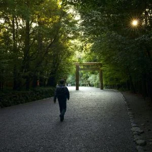 無料壁紙 内宮の早朝。PCとデスクトップ壁紙に最適な4K高画質の無料壁紙。三重県伊勢市の伊勢神宮で撮影したフリー写真素材