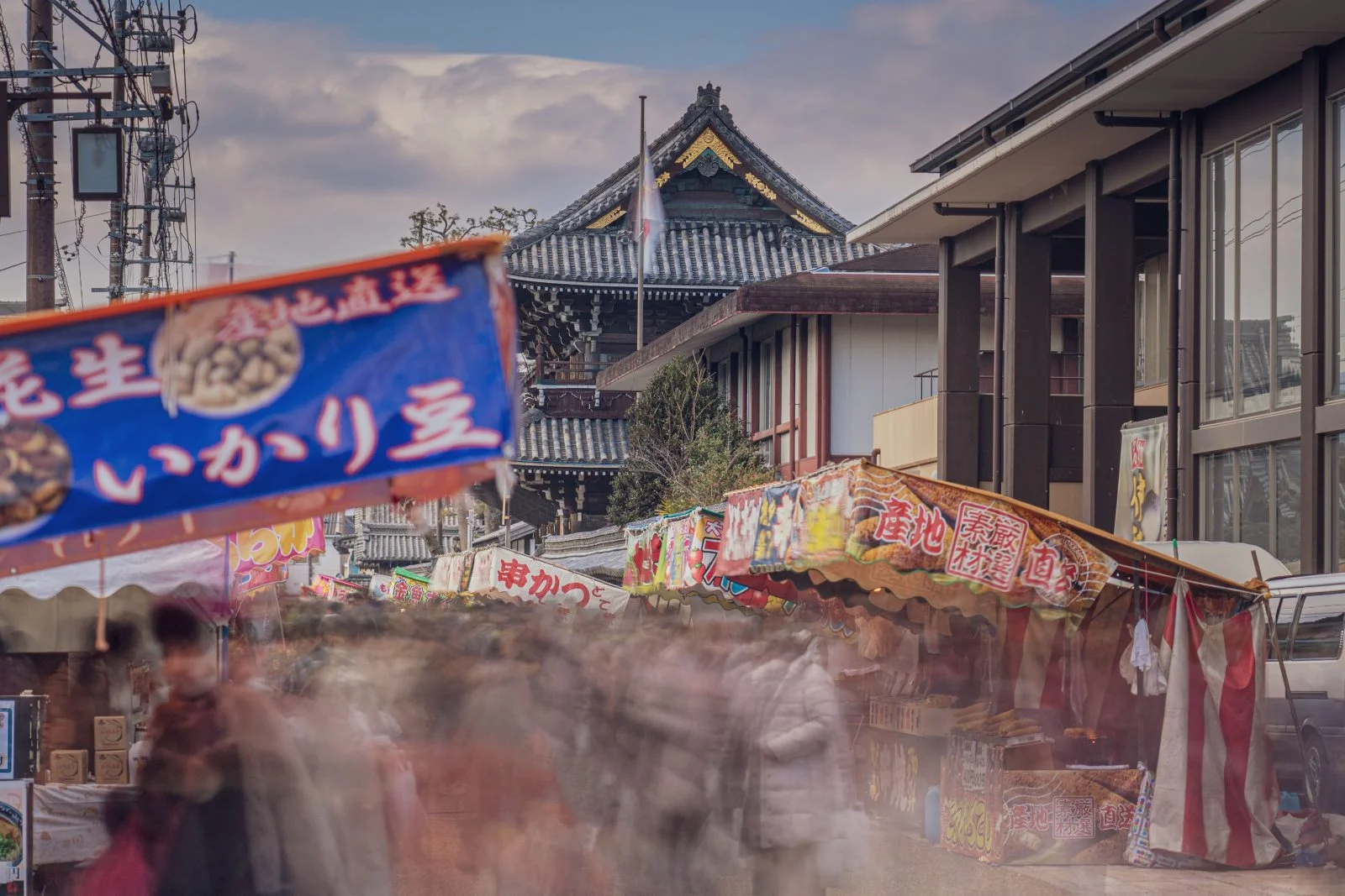 無料壁紙 お七夜の屋台。PCとデスクトップ壁紙に最適な4K高画質の無料壁紙。三重県津市の一身田で撮影したフリー写真素材