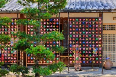 無料壁紙 2022年新設の風車棚。PCとデスクトップ壁紙に最適な4K高画質の無料壁紙。三重県伊賀市の広禅寺で撮影したフリー写真素材