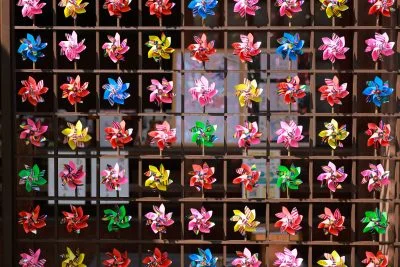 無料壁紙 風車棚。PCとデスクトップ壁紙に最適な4K高画質の無料壁紙。三重県伊賀市の広禅寺で撮影したフリー写真素材