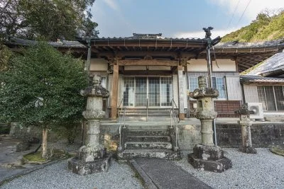 無料壁紙 真巌寺。PCとデスクトップ壁紙に最適な4K高画質の無料壁紙。三重県尾鷲市の九鬼町で撮影したフリー写真素材