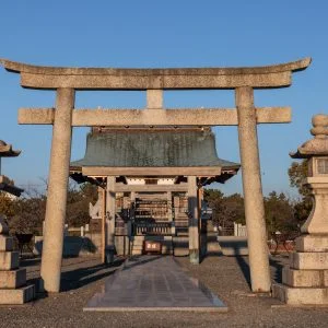 無料壁紙 鳥居と社殿。PCとデスクトップ壁紙に最適な4K高画質の無料壁紙。三重県桑名市の住吉神社で撮影したフリー写真素材