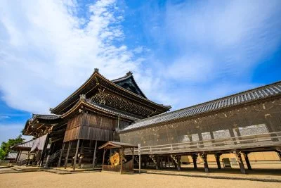 無料壁紙 如来堂と通天。PCとデスクトップ壁紙に最適な4K高画質の無料壁紙。三重県津市の高田本山専修寺で撮影したフリー写真素材