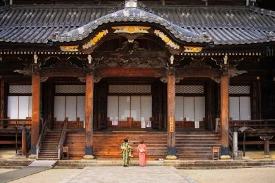 無料壁紙 如来堂の入口。PCとデスクトップ壁紙に最適な4K高画質の無料壁紙。三重県津市の高田本山専修寺で撮影したフリー写真素材