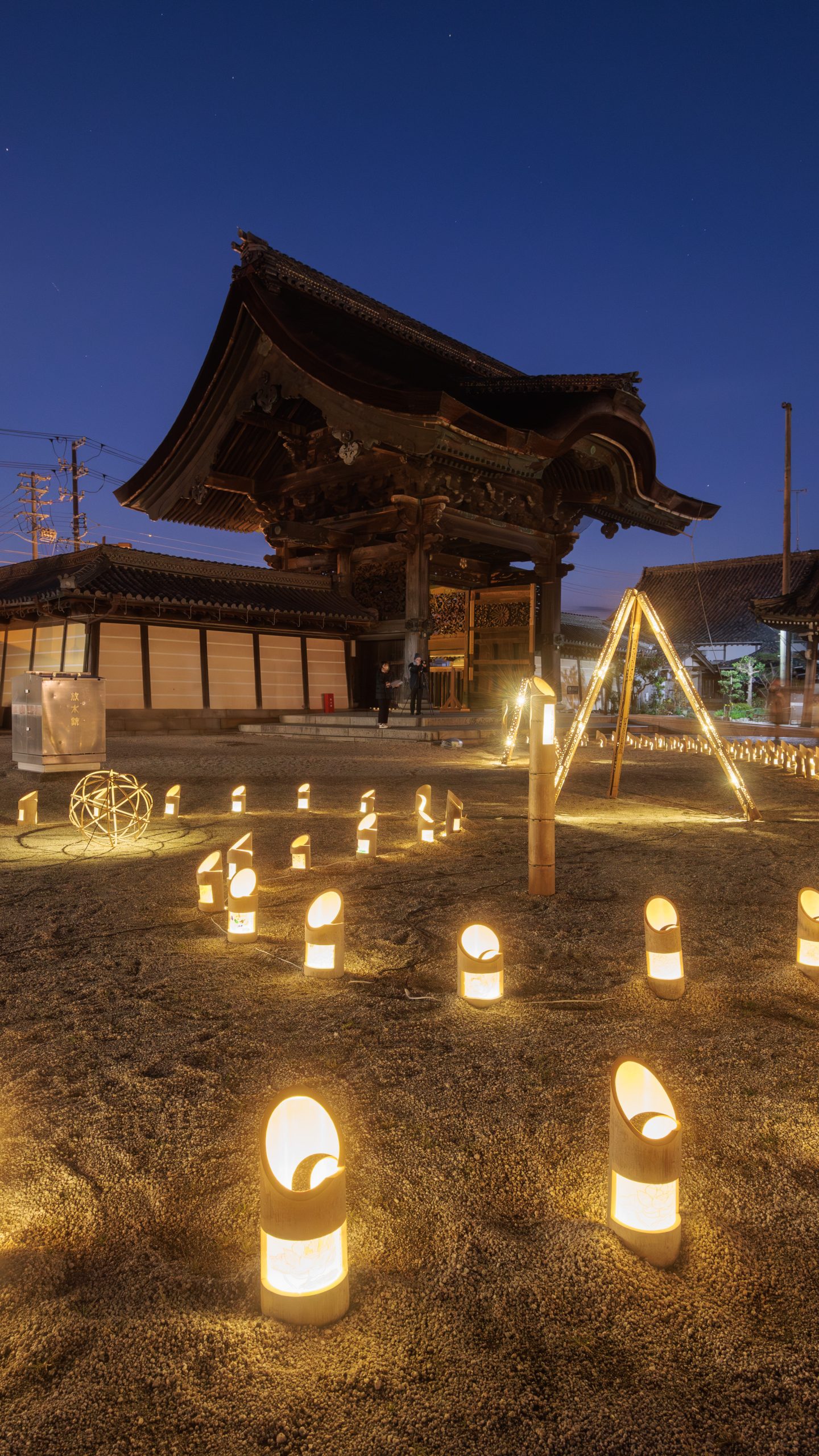 山門と竹あかり(三重県津市・高田本山専修寺)