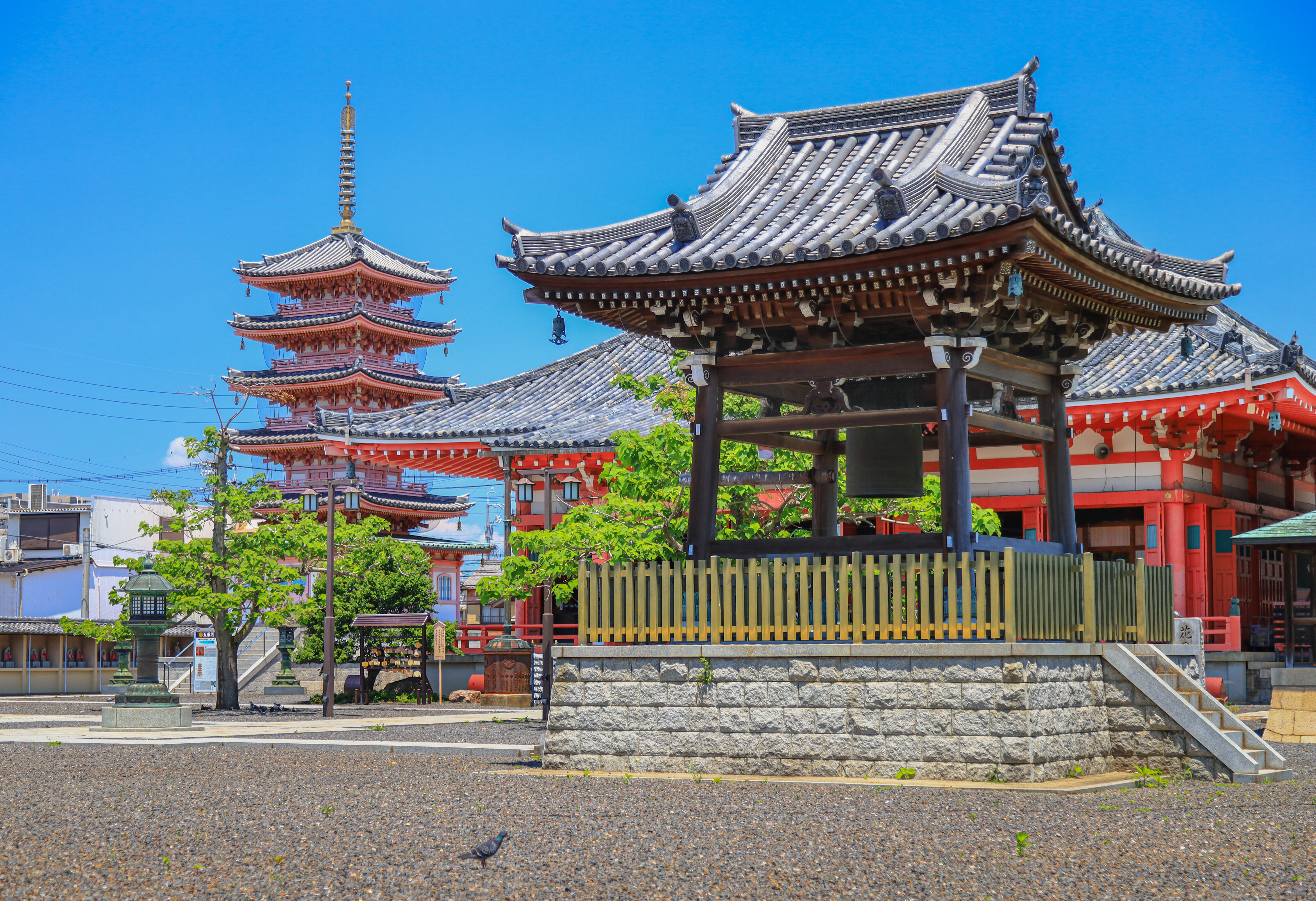 無料壁紙 銅鐘。PCとデスクトップ壁紙に最適な4K高画質の無料壁紙。三重県津市の津観音で撮影したフリー写真素材