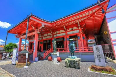 無料壁紙 本堂。PCとデスクトップ壁紙に最適な4K高画質の無料壁紙。三重県津市の津観音で撮影したフリー写真素材