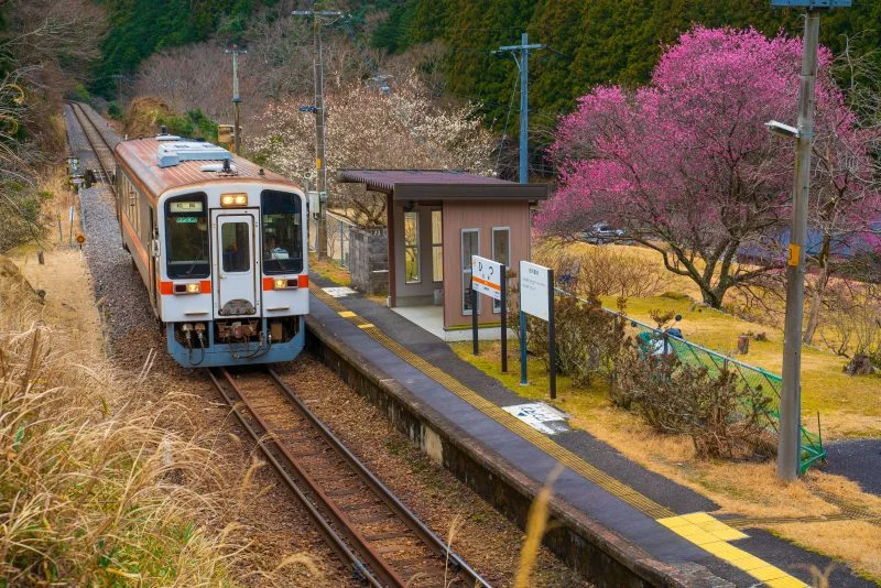 無料壁紙 冬の比津駅。PCとデスクトップ壁紙に最適な4K高画質の無料壁紙。三重県鉄道の名松線で撮影したフリー写真素材