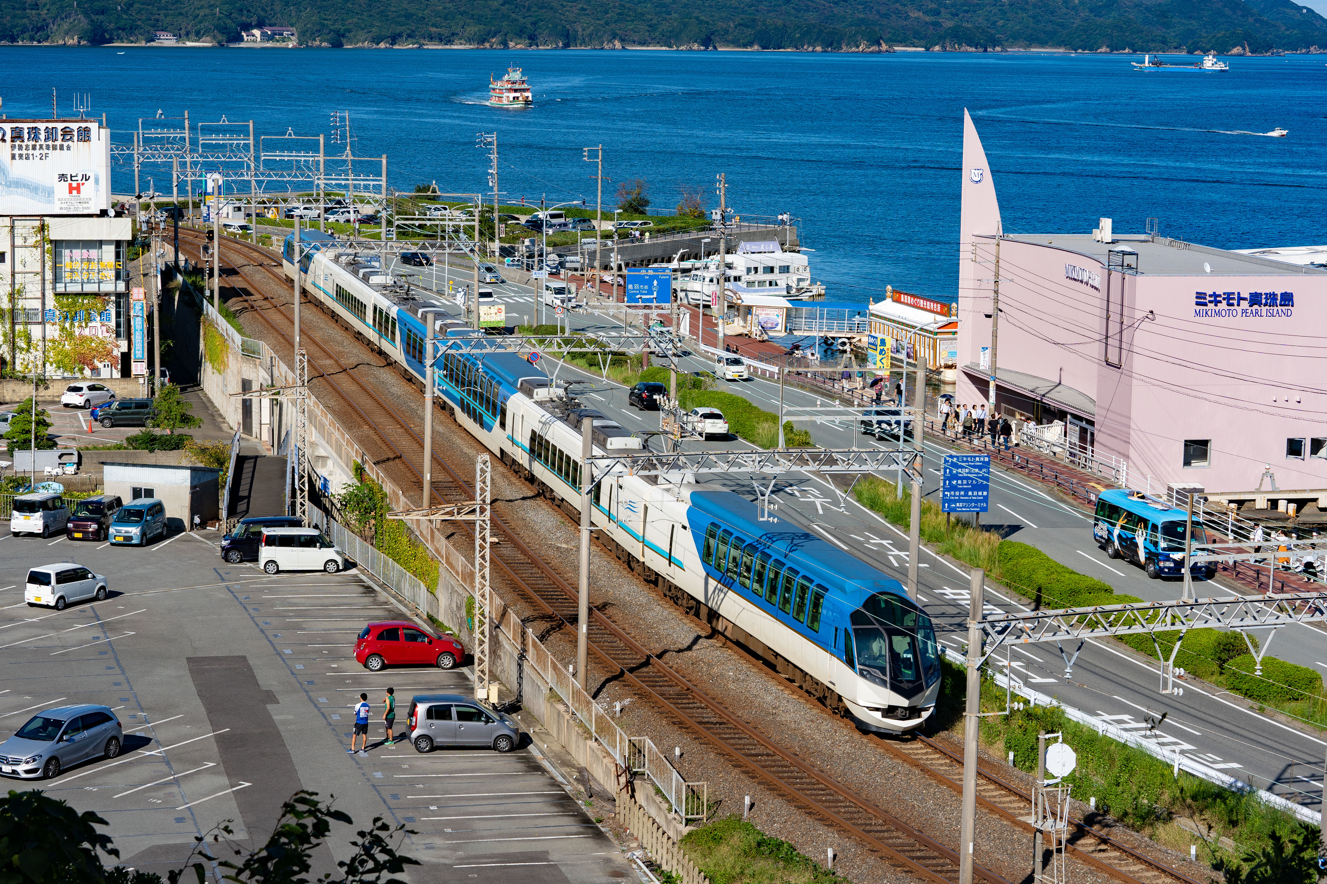 無料壁紙 鳥羽城跡から眺める近鉄電車。PCとデスクトップ壁紙に最適な4K高画質の無料壁紙。三重県鳥羽市の城山公園(鳥羽城跡)で撮影したフリー写真素材