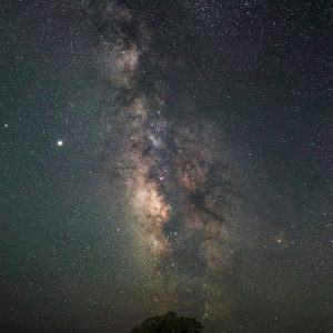 あづり浜の写真「天の川と無人島」