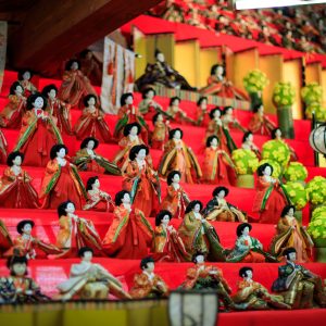 無料壁紙 大小様々なお姫様。PCとデスクトップ壁紙に最適な4K高画質の無料壁紙。三重県いなべ市のあげきのおひなさんで撮影したフリー写真素材