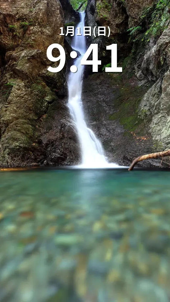 無料スマホ壁紙 絹糸のような滝。AndroidとiPhoneに対応した4K高画質の無料待ち受け画像。三重県南伊勢町の東宮不動の滝で撮影したフリー写真素材