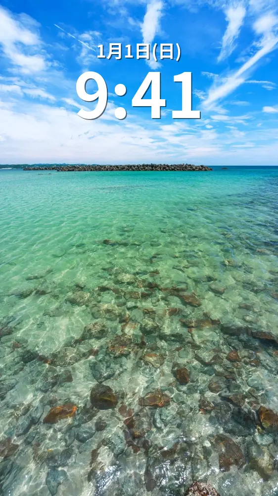 無料スマホ壁紙 エメラルドグリーンに輝く海面。AndroidとiPhoneに対応した4K高画質の無料待ち受け画像。三重県志摩市の阿児の松原海水浴場で撮影したフリー写真素材