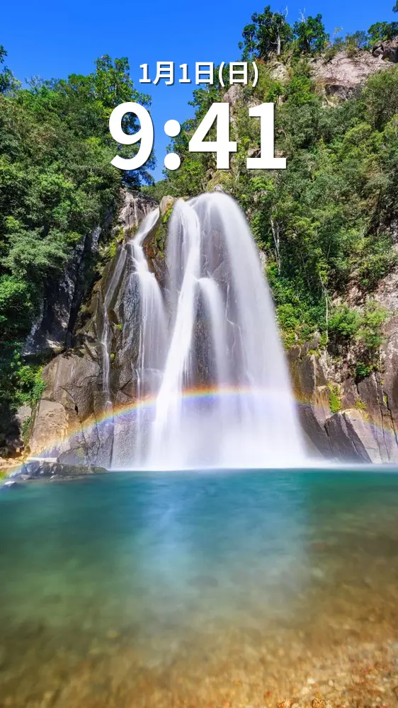 無料スマホ壁紙 丸い虹がかかる滝と澄んだ滝壺。AndroidとiPhoneに対応した4K高画質の無料待ち受け画像。三重県紀宝町の飛雪の滝キャンプ場で撮影したフリー写真素材